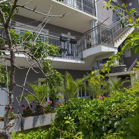 Apartmants Herc 3*